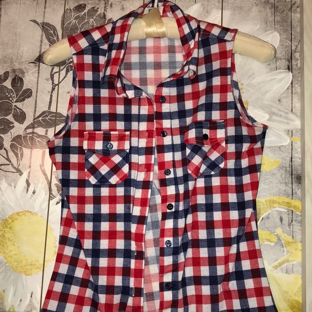 Sleeveless button up shirt